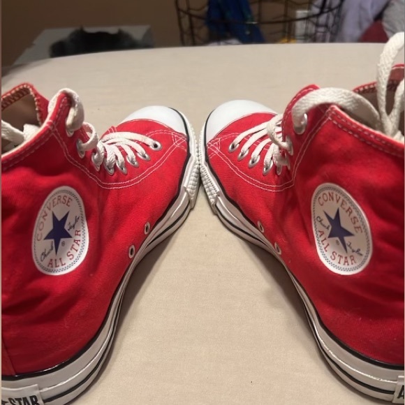 Red 9.5 Converse - Picture 3 of 4